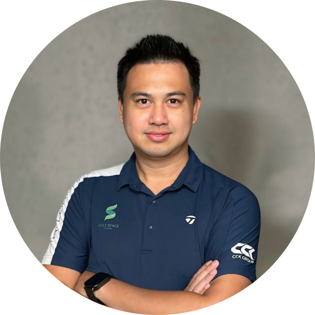โปรอาร์ม ผู้ฝึกสอนกอล์ฟประจำ Golf Space Academy สาขาสุวรรณภูมิ และ สาขาระยอง